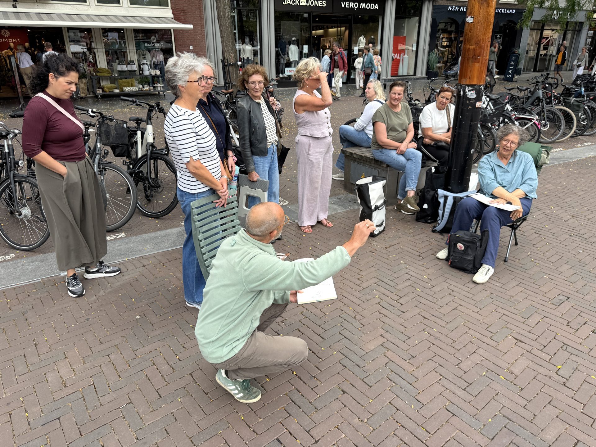 kennismaken-met-cees-van-der-woude-onze-stadstekenaar_013